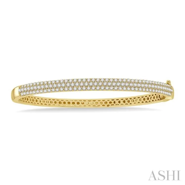 2 Ctw Round Cut Diamond Fashion Bangle in 14K Yellow Gold