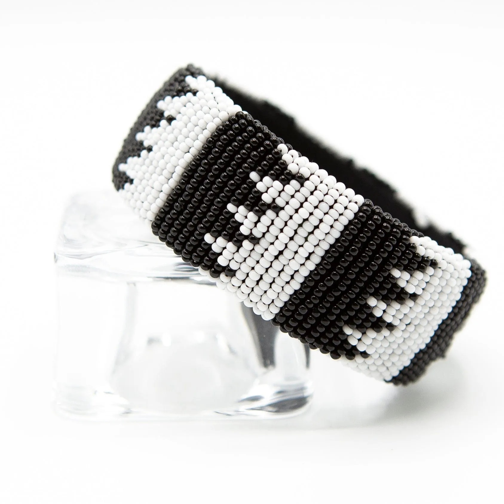 Bracelet manchette noir & blanc en perles de verre élégant