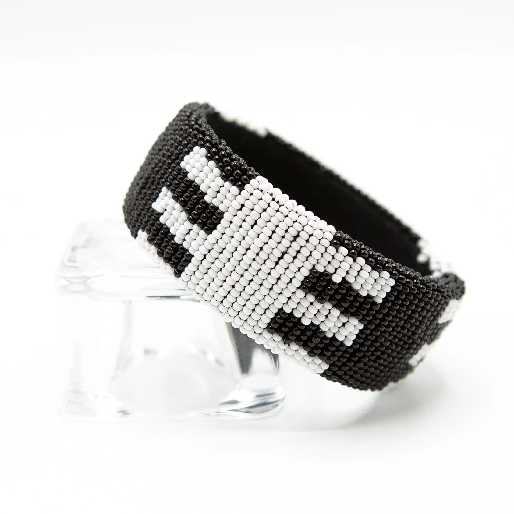 Bracelet manchette noir & blanc en perles de verre élégant