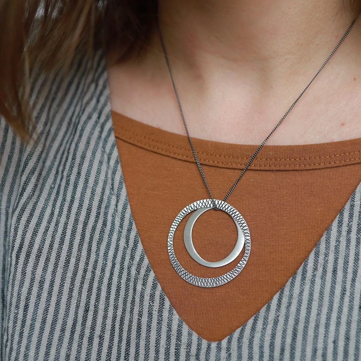 Etched & Plain Silver Circles Necklace