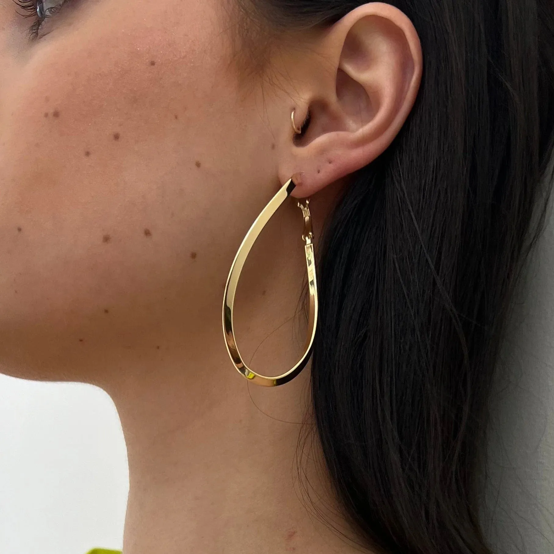 JEN Alex Curved Hoops in Gold