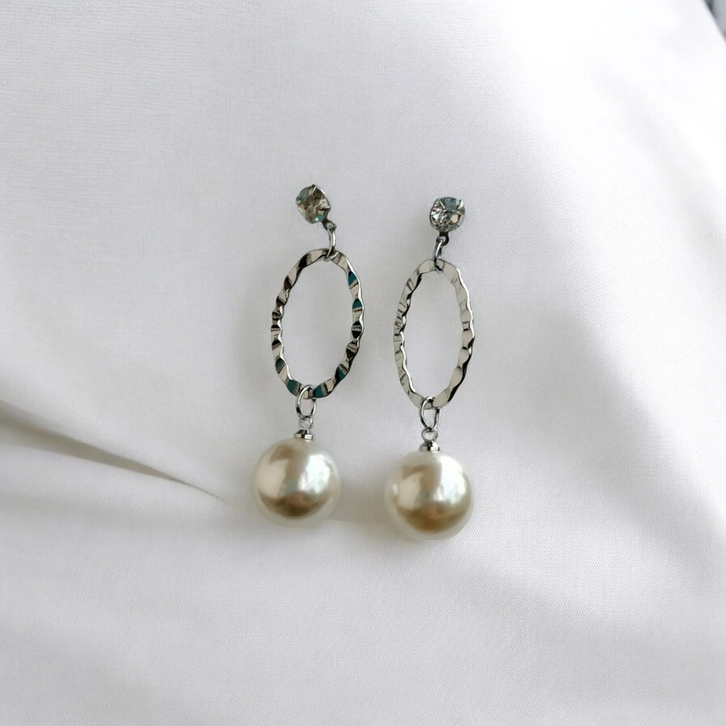 Jewelestia Radiant Pearl Hoop Earrings