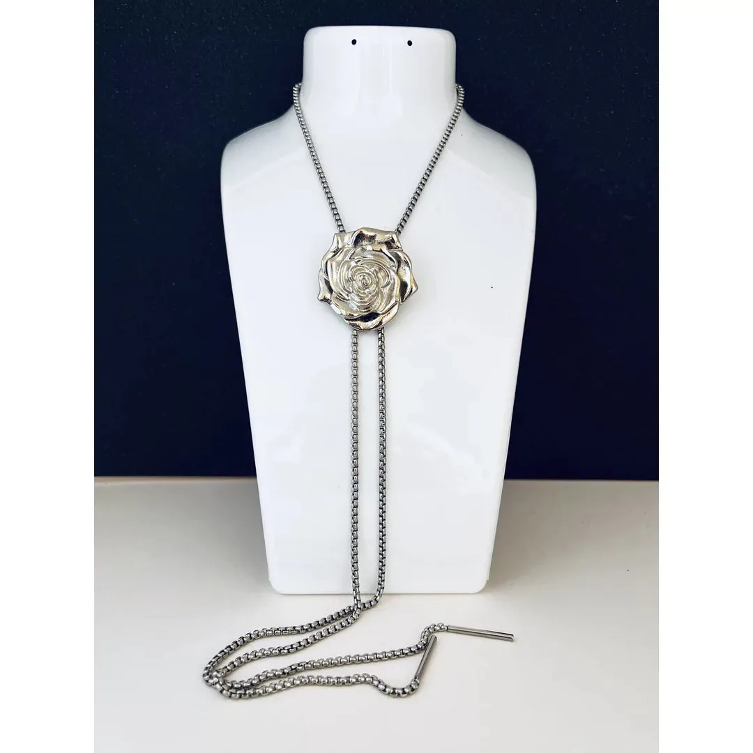 Long chain with adjustable rose pendant