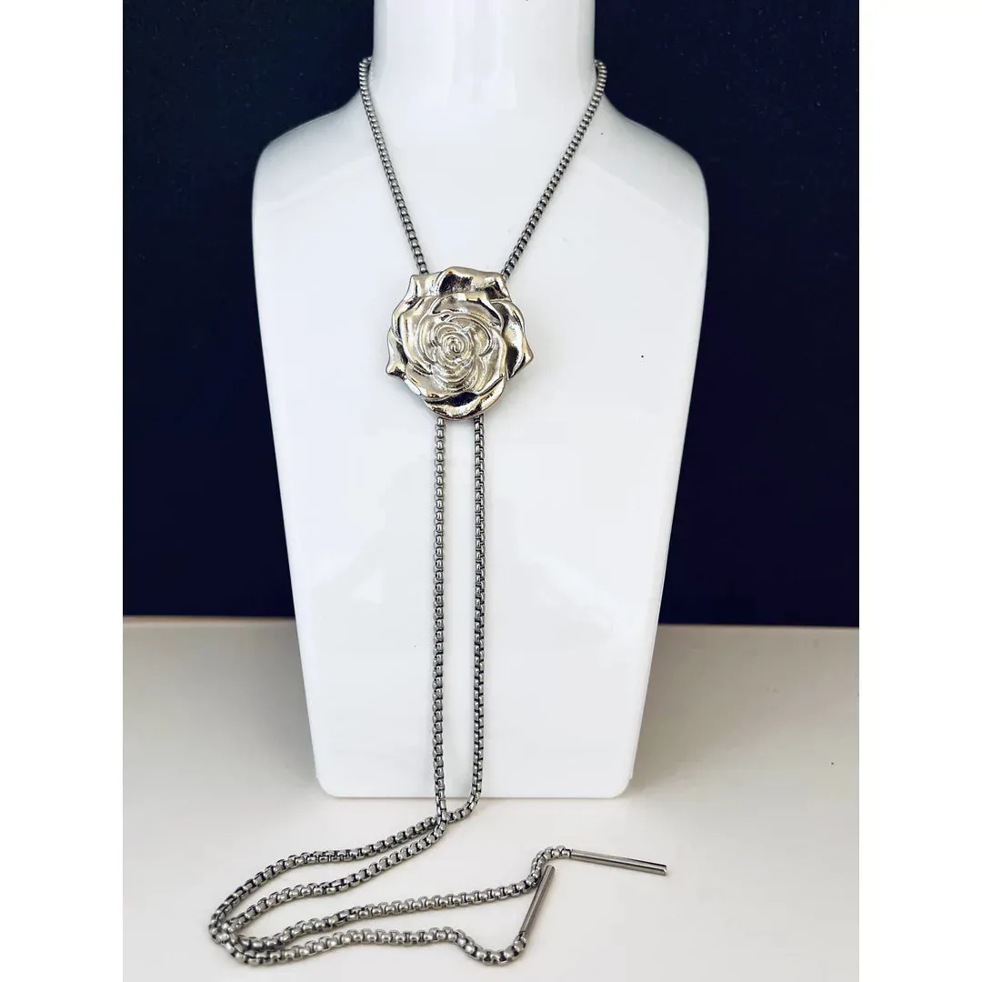 Long chain with adjustable rose pendant